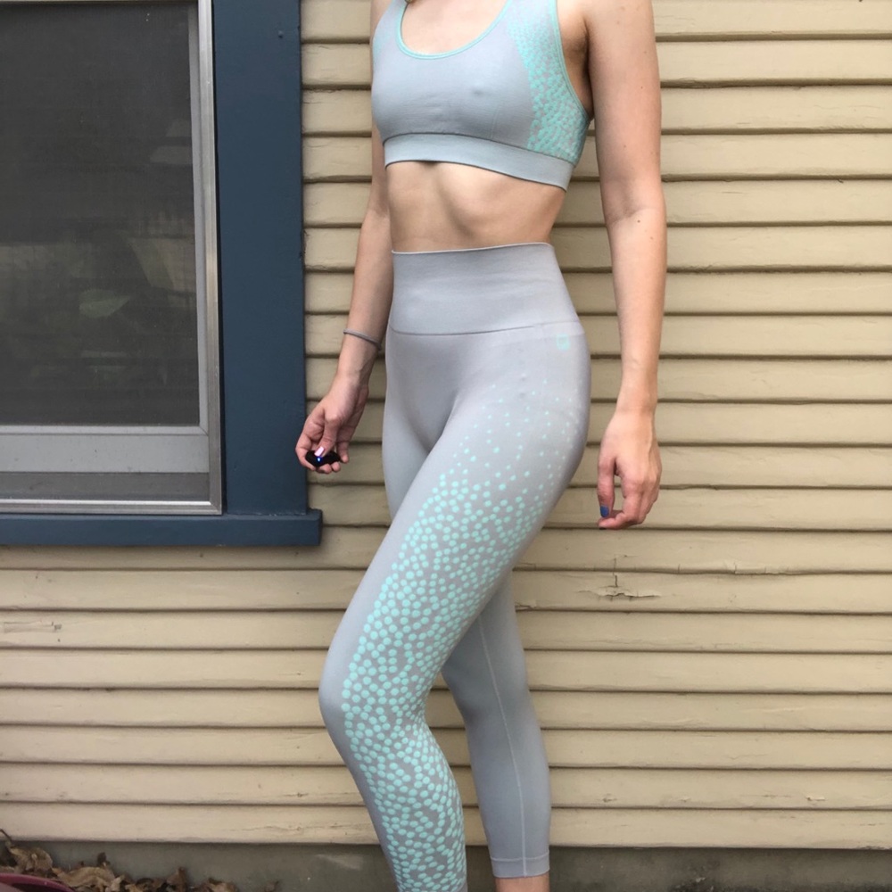 fabletics leggings and sports bra se